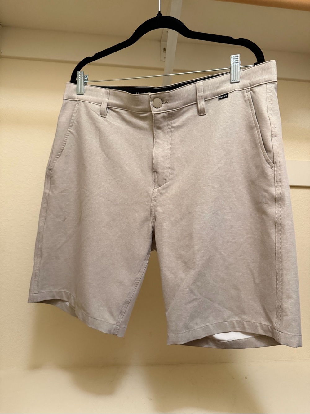 Hurley Flat-Front Casual Shorts Size 34